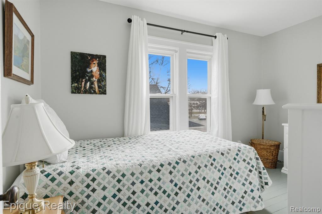 21416 Roosevelt Avenue