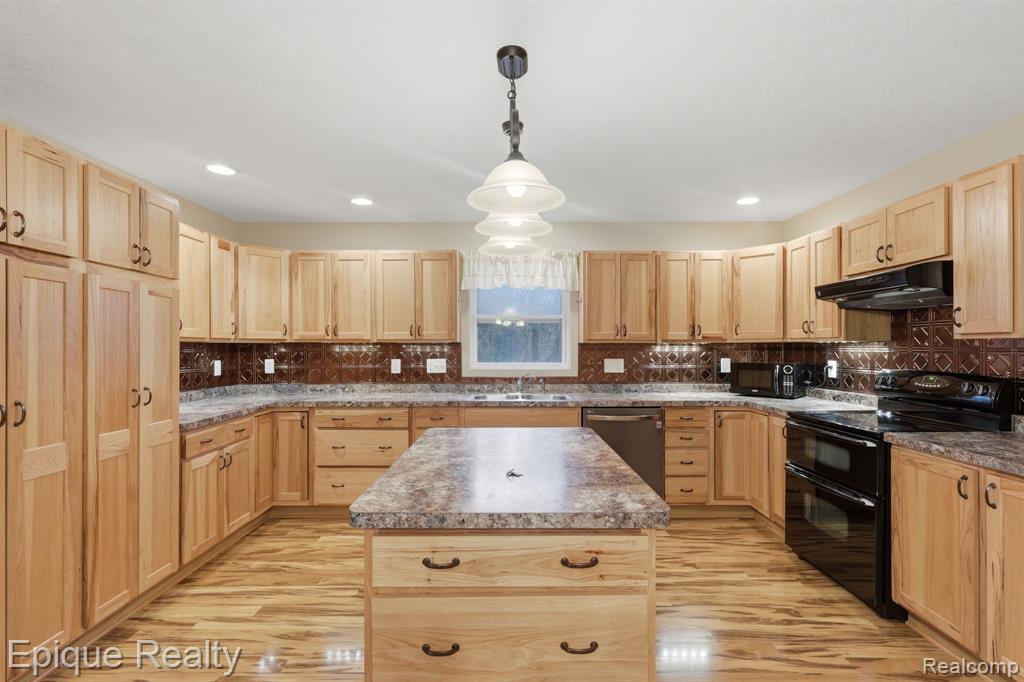 3402 Josephine Lane