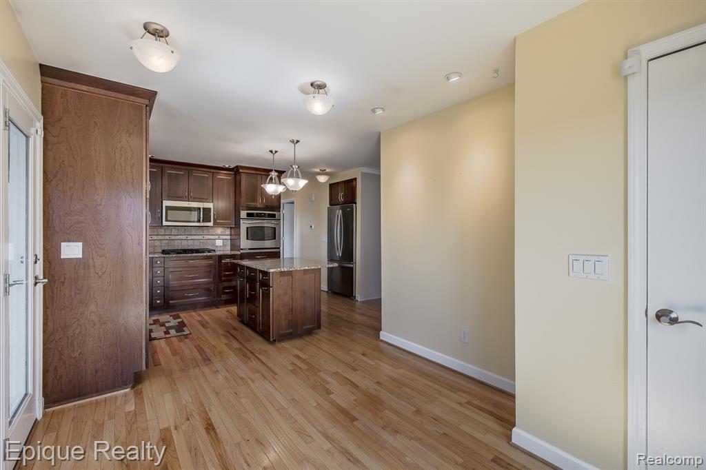 4040 Joslyn Road
