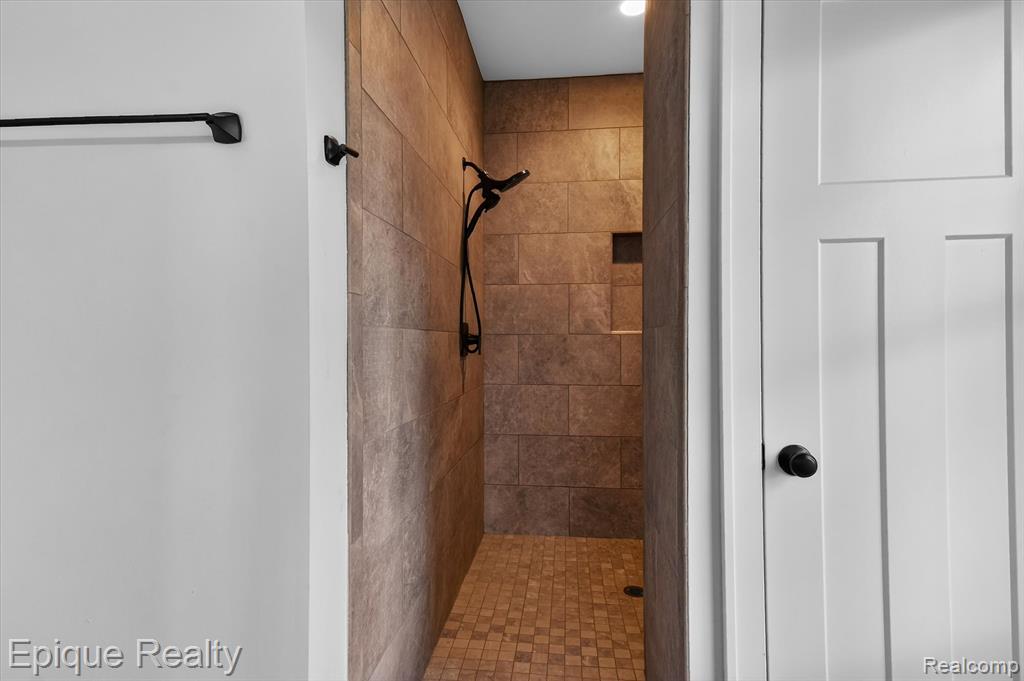 5950 Mountain Top Drive