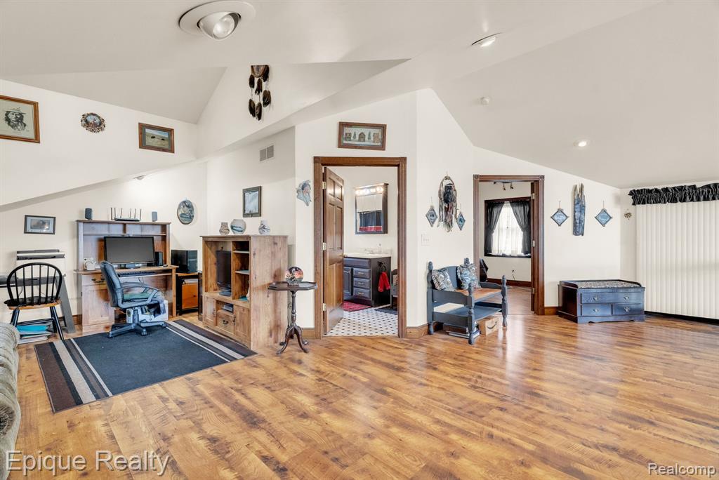 3247 Comanche Trail