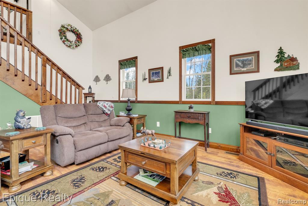 3247 Comanche Trail