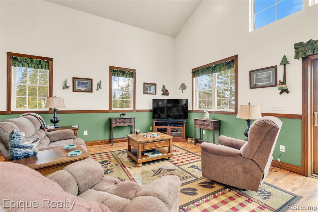 3247 Comanche Trail