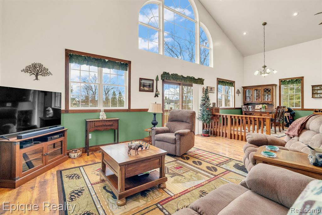 3247 Comanche Trail