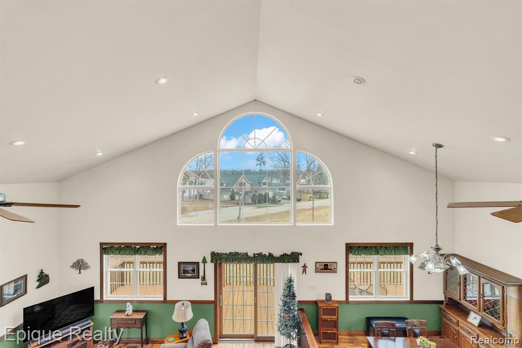 3247 Comanche Trail