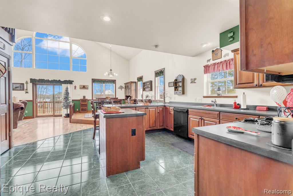 3247 Comanche Trail