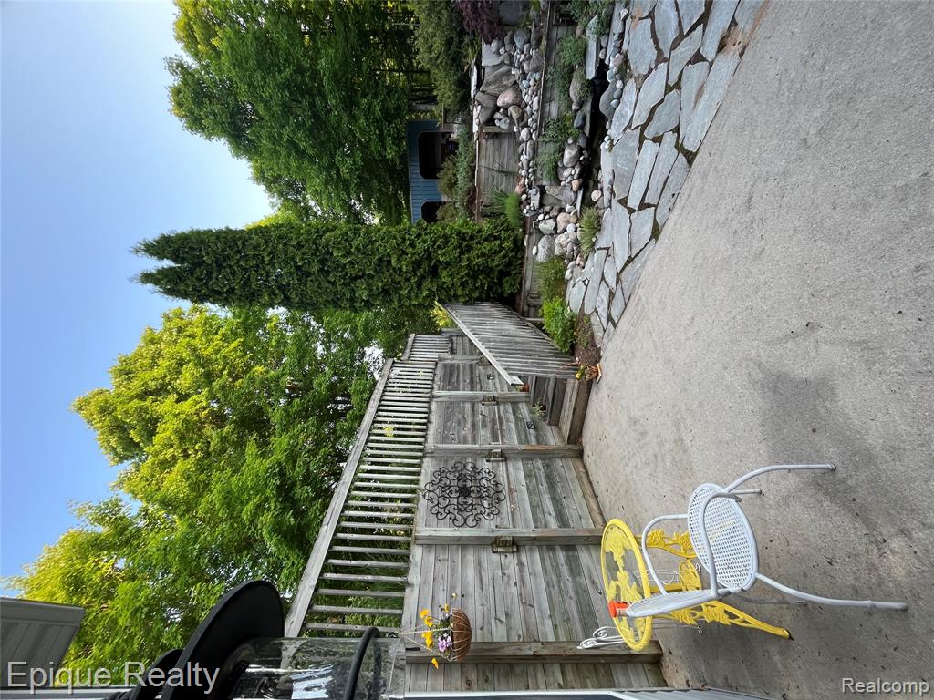 20730 Betsie Highland Drive