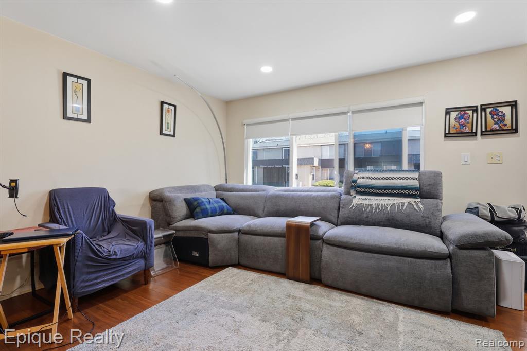 8727 Kennedy Circle # 4