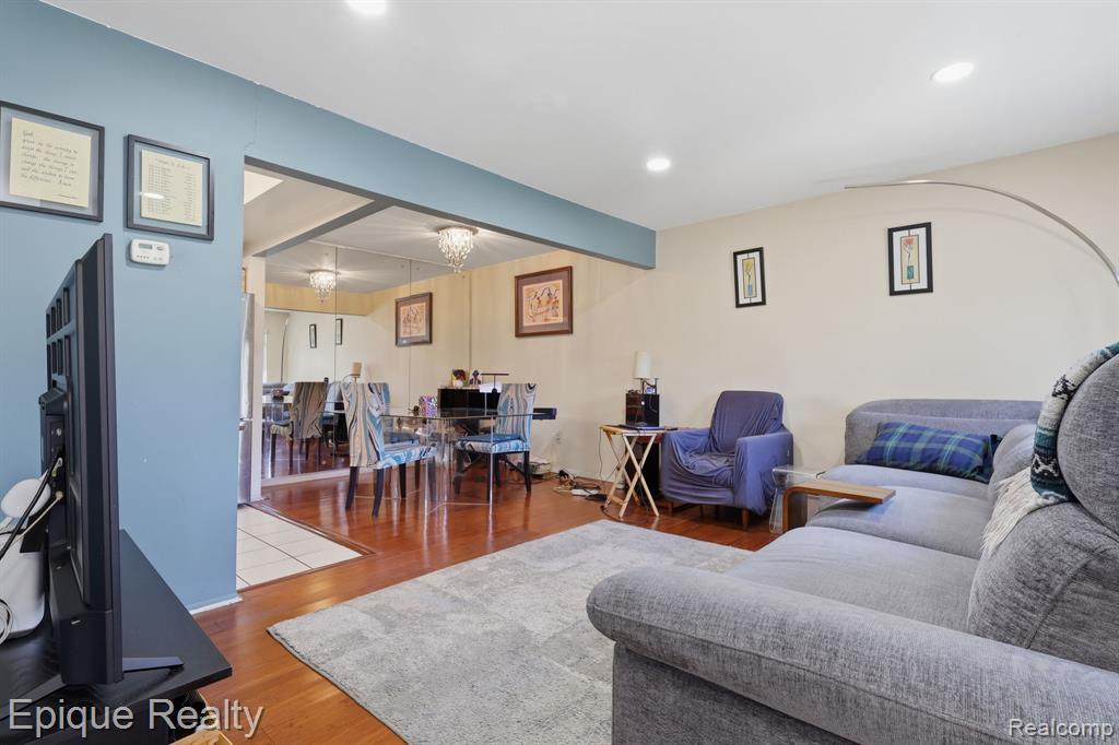 8727 Kennedy Circle # 4