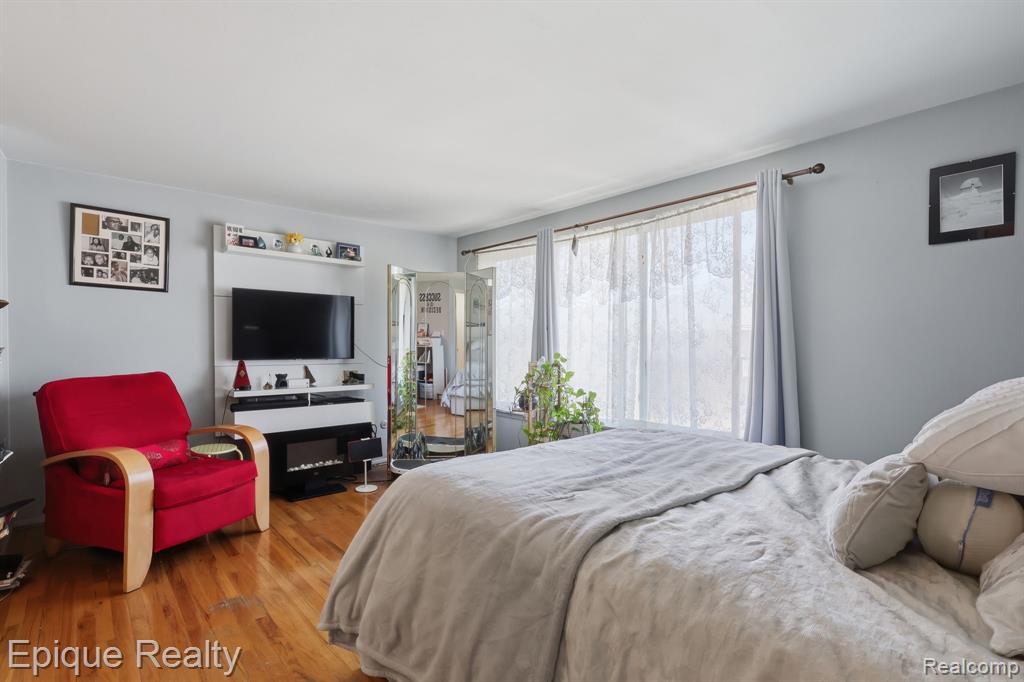 8727 Kennedy Circle # 4