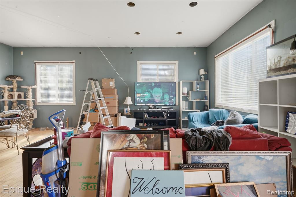 2706 Genes Drive