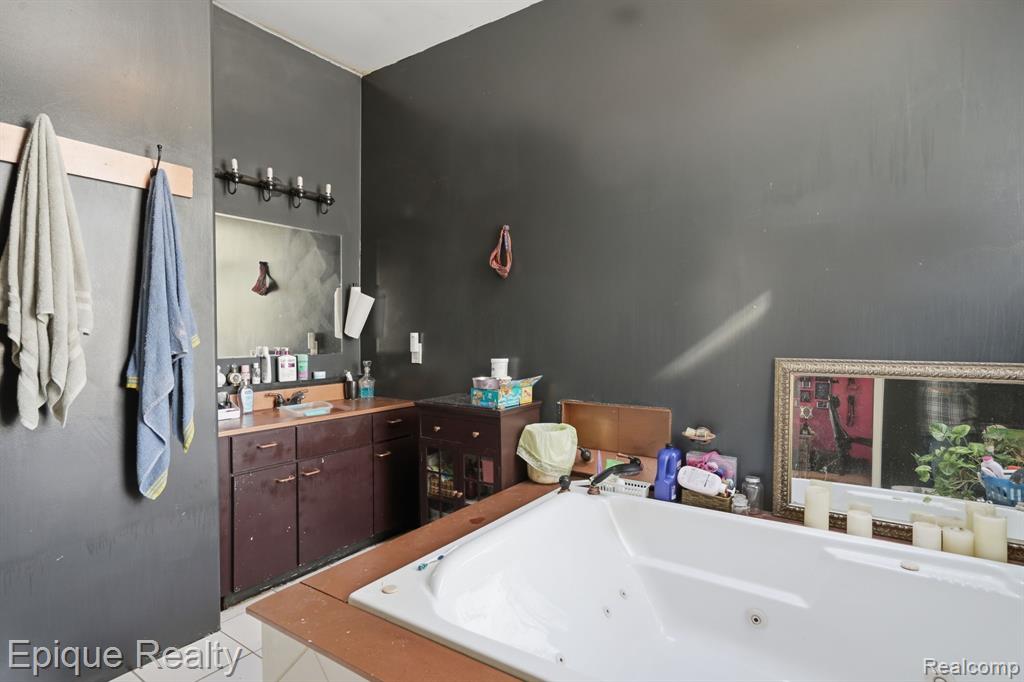 2706 Genes Drive