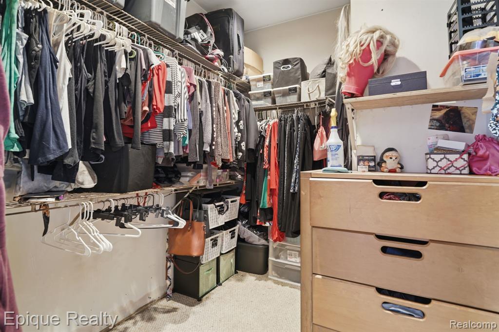 2706 Genes Drive