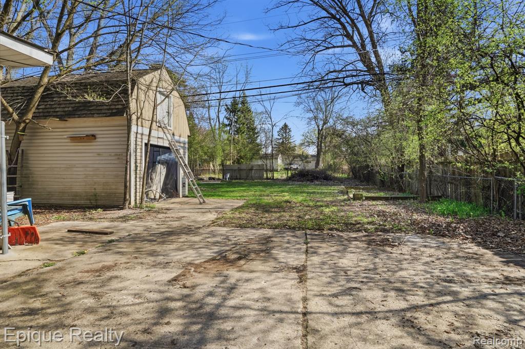 2706 Genes Drive