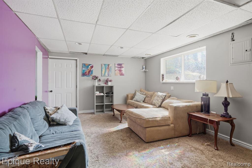2706 Genes Drive