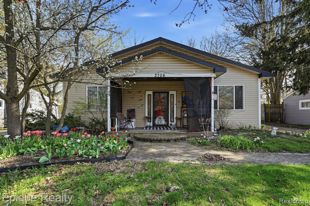 2706 Genes Drive