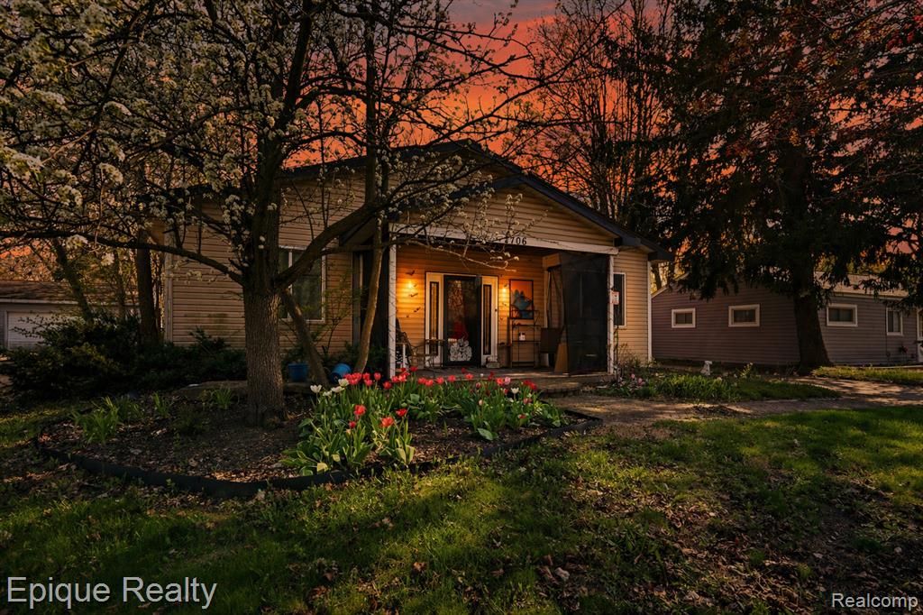 2706 Genes Drive
