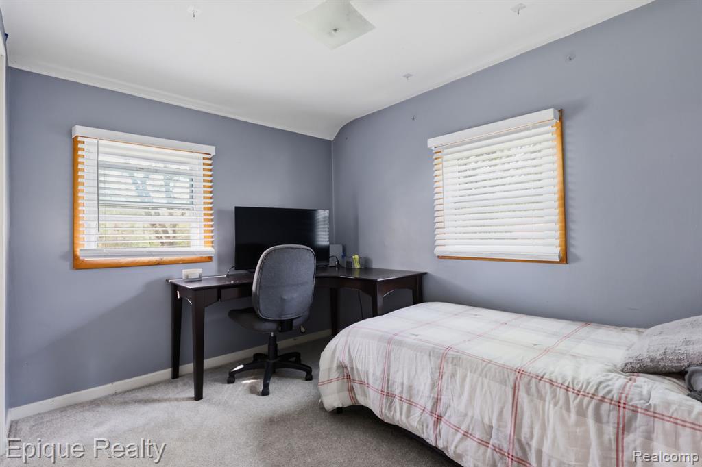 7441 Honeysuckle Road