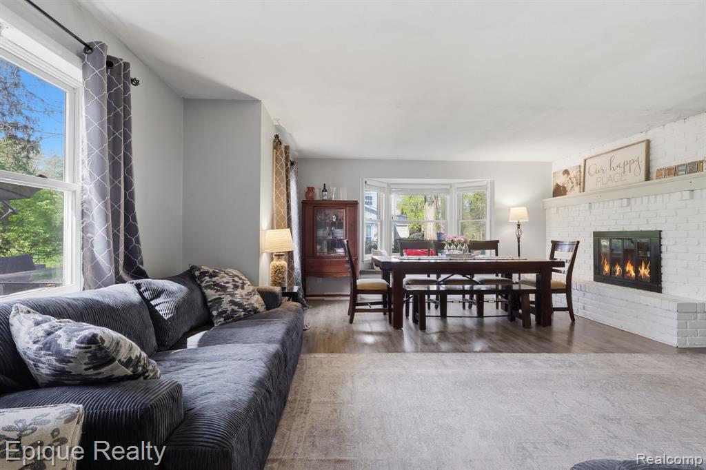 7441 Honeysuckle Road
