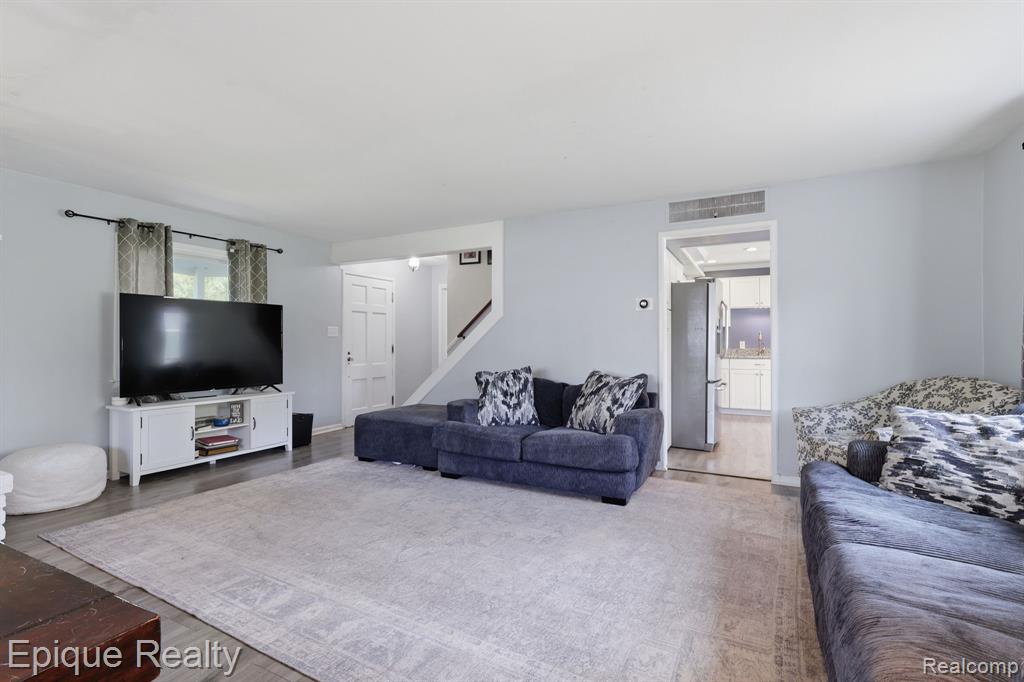 7441 Honeysuckle Road