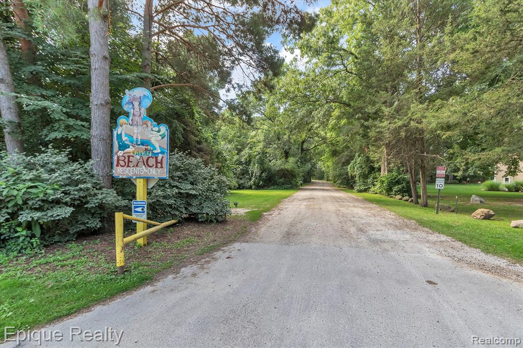 7441 Honeysuckle Road