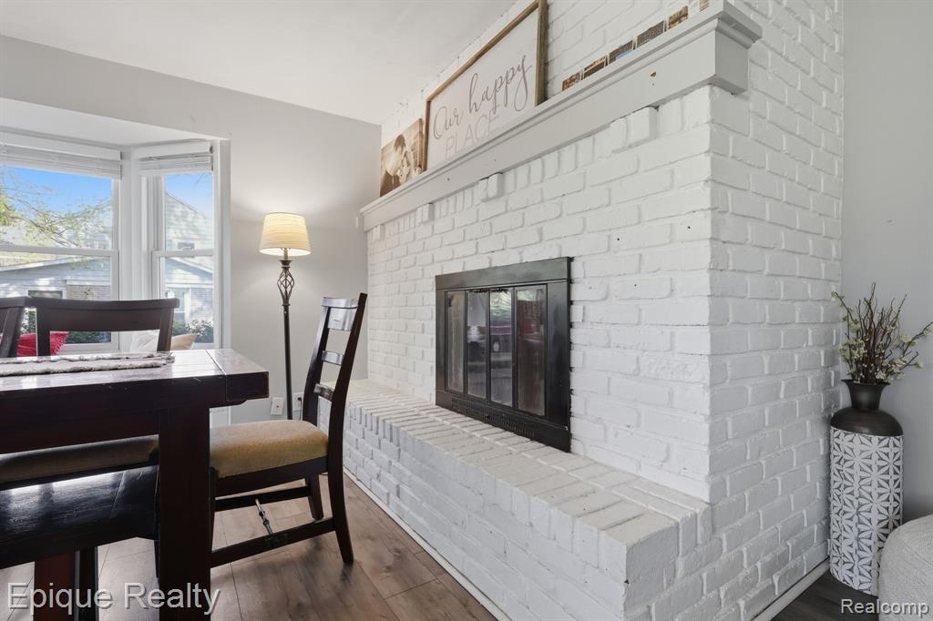 7441 Honeysuckle Road