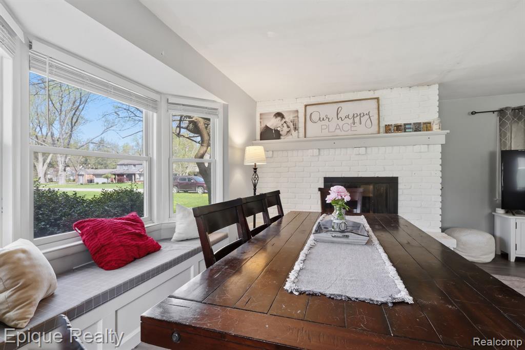 7441 Honeysuckle Road