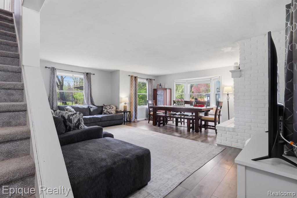 7441 Honeysuckle Road