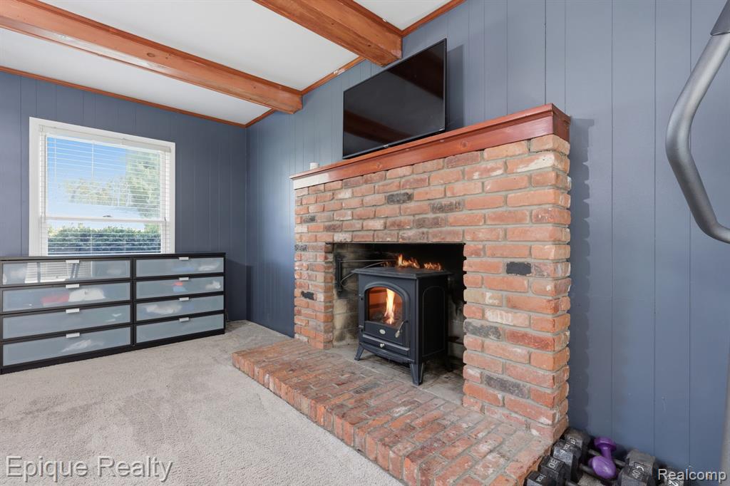 7441 Honeysuckle Road