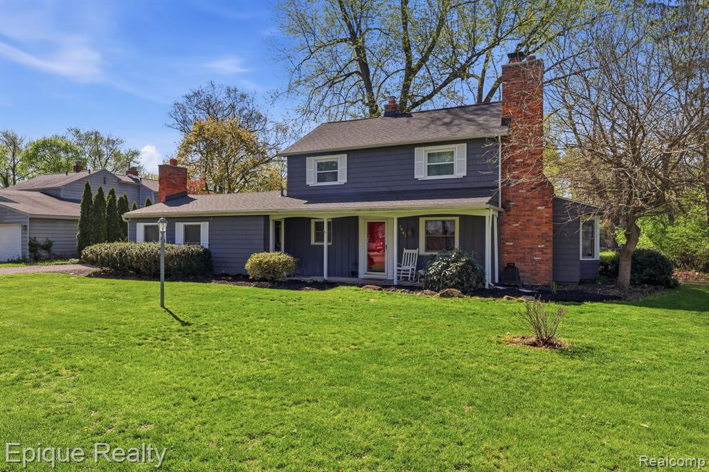 7441 Honeysuckle Road