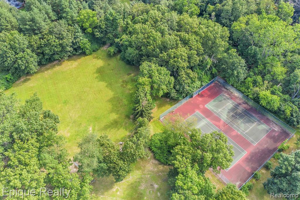 7441 Honeysuckle Road