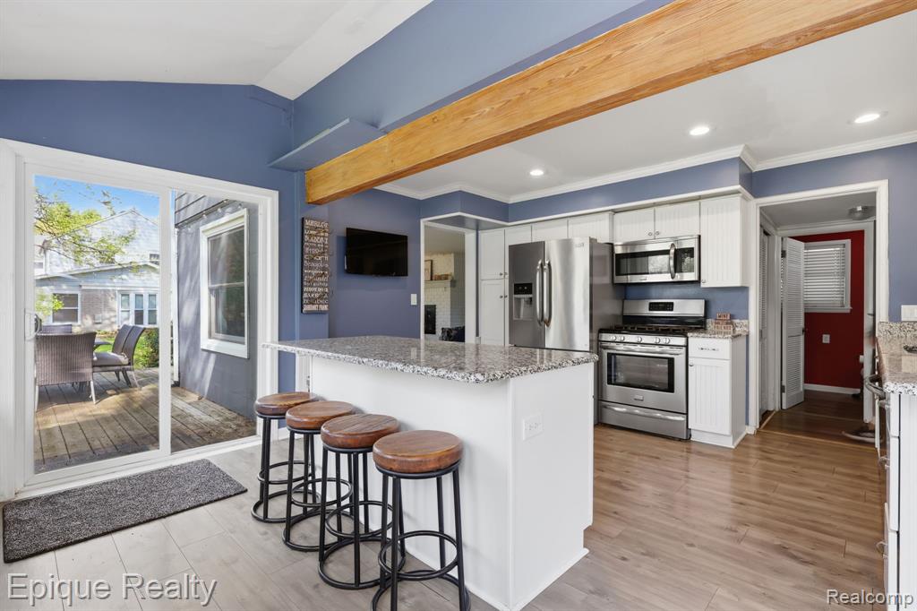 7441 Honeysuckle Road