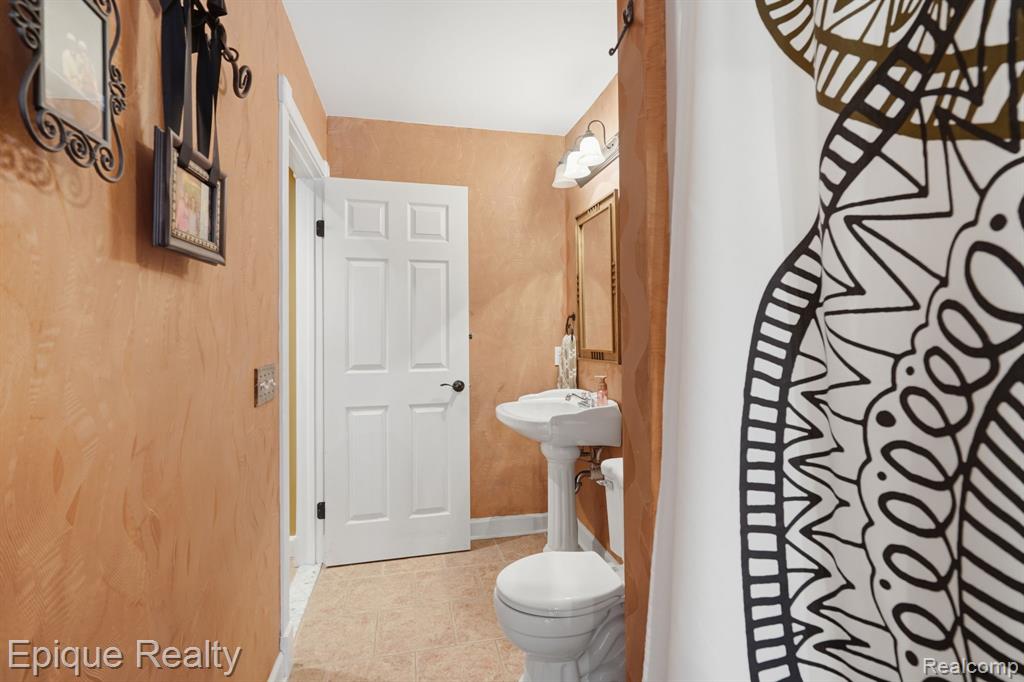 2568 Canoe Circle Drive