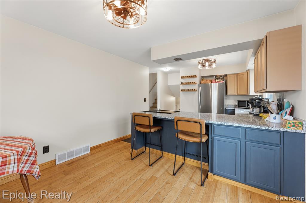 3127 W Woodland Drive