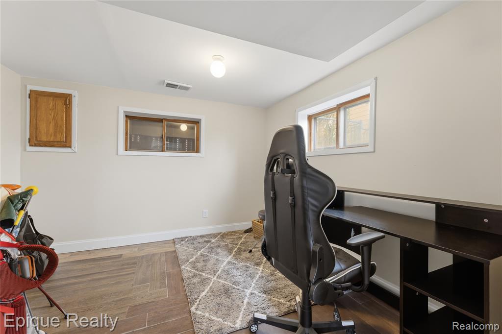3127 W Woodland Drive
