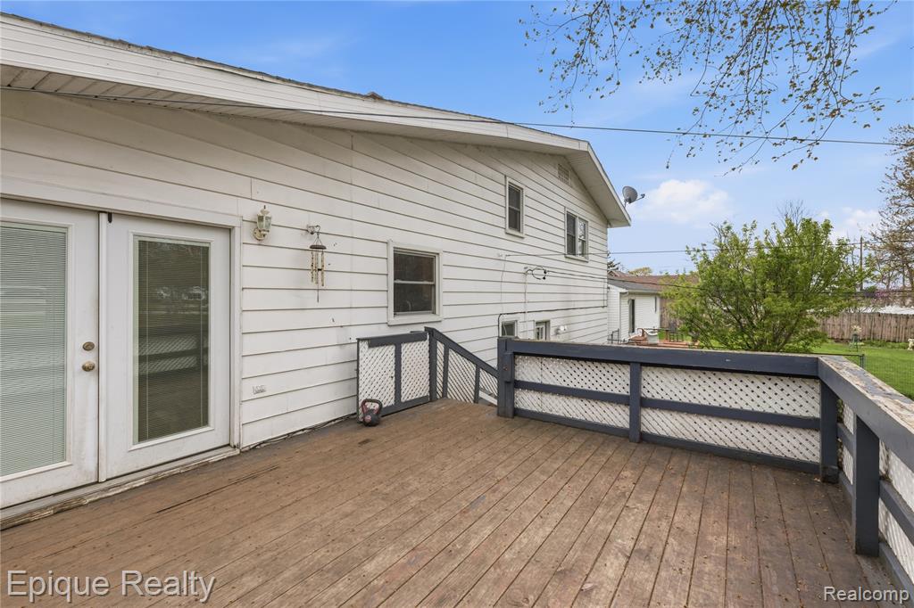 3127 W Woodland Drive