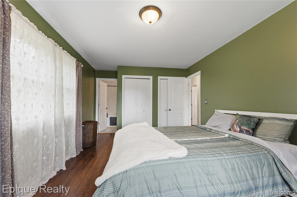 3127 W Woodland Drive