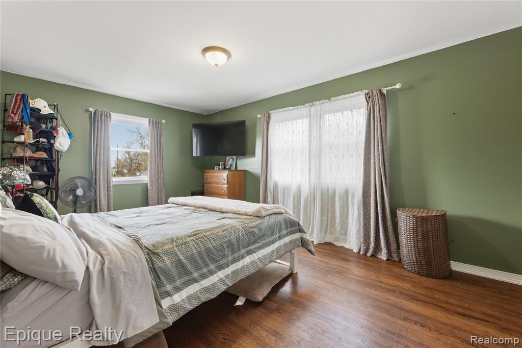 3127 W Woodland Drive