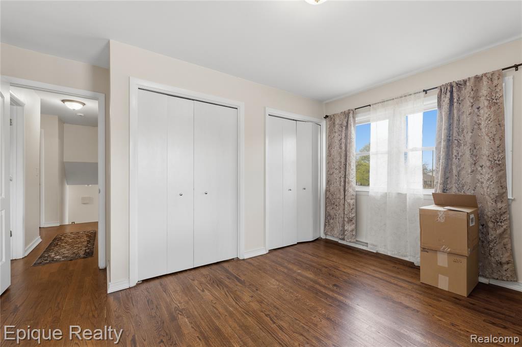 3127 W Woodland Drive