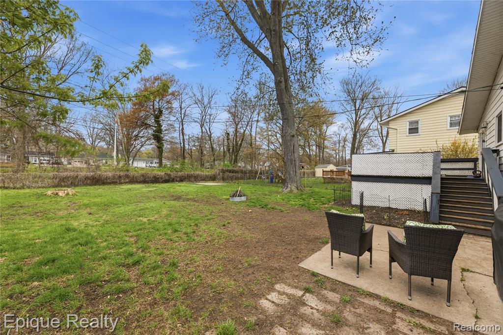 3127 W Woodland Drive