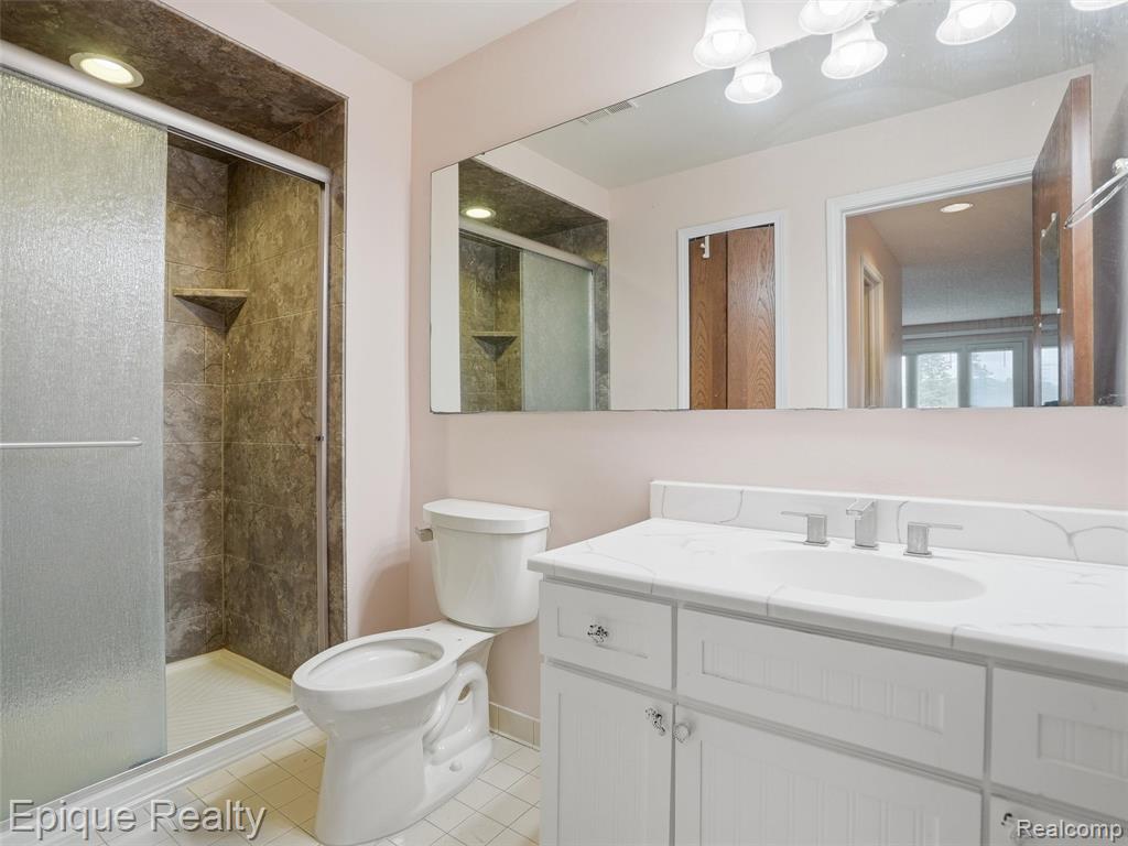3434 Adams Shore Drive