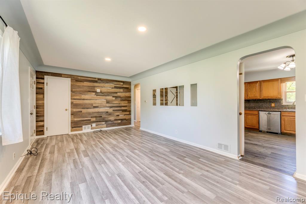 11110 Davison