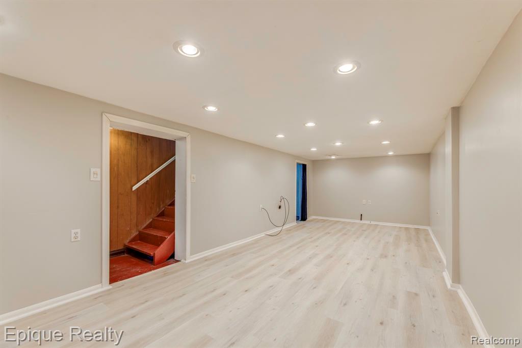11110 Davison