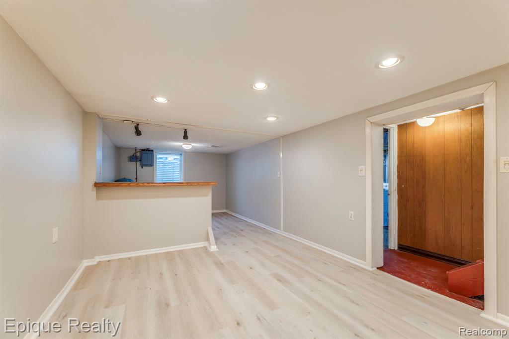 11110 Davison