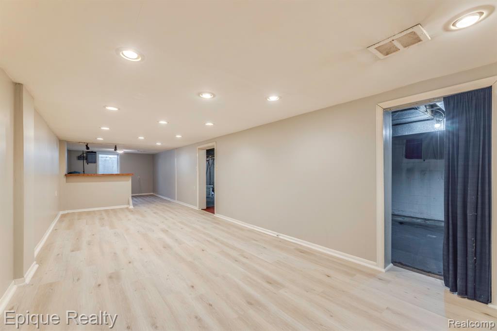 11110 Davison