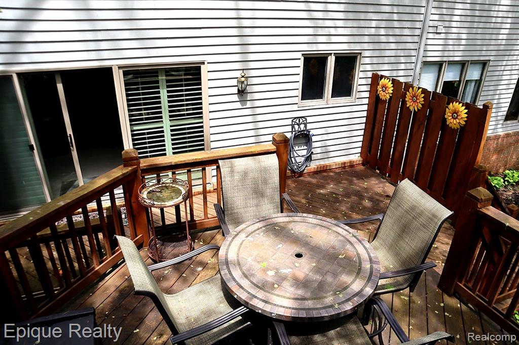 6607 Ridgeview Drive