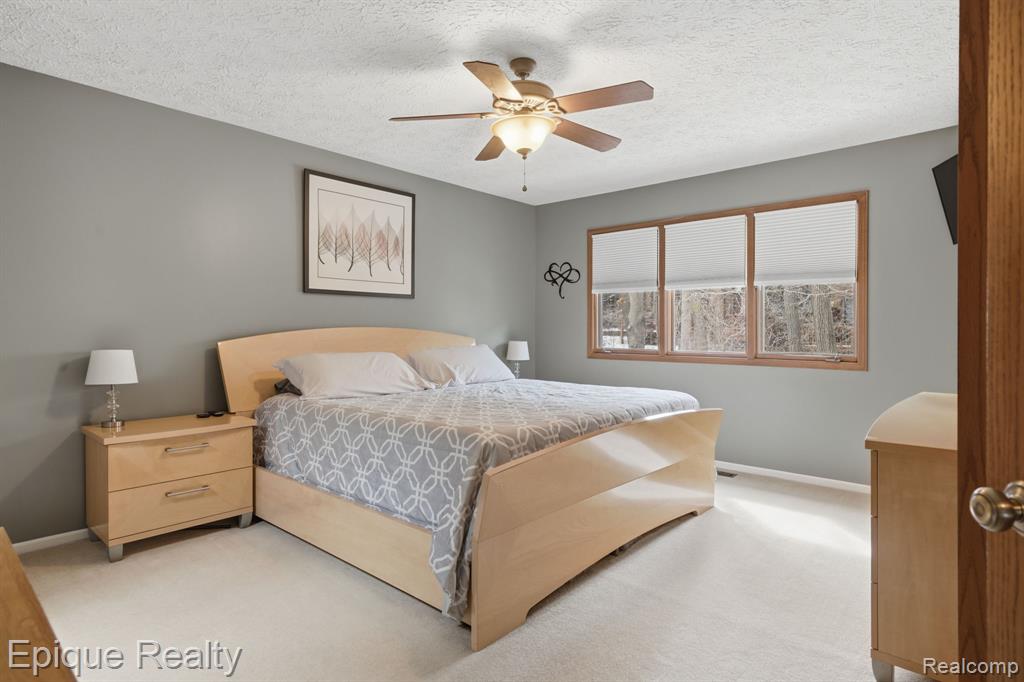 6607 Ridgeview Drive