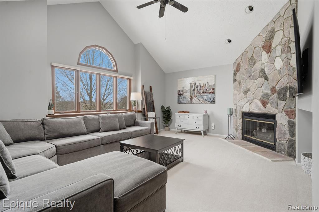 6607 Ridgeview Drive