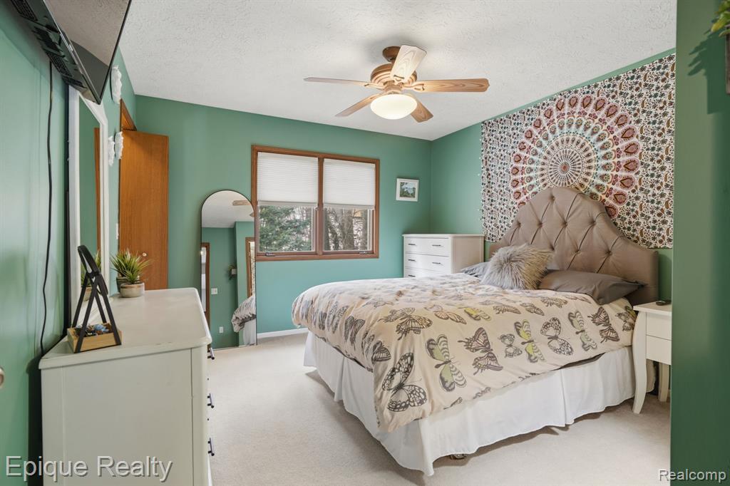 6607 Ridgeview Drive
