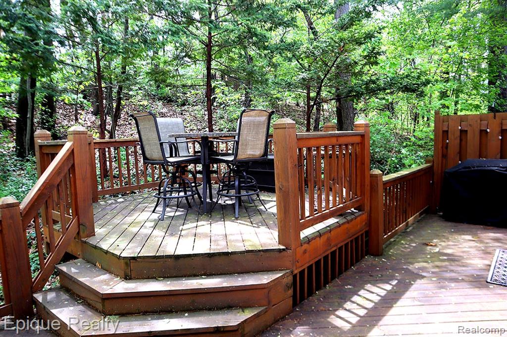 6607 Ridgeview Drive